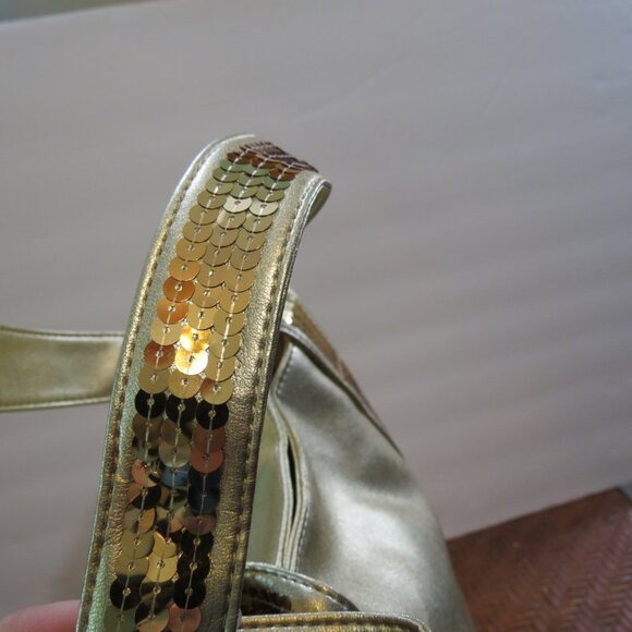NWOT Avon Gold Tote With Wristlet Sequins 14½"x 15" x3" - Picture 10 of 11